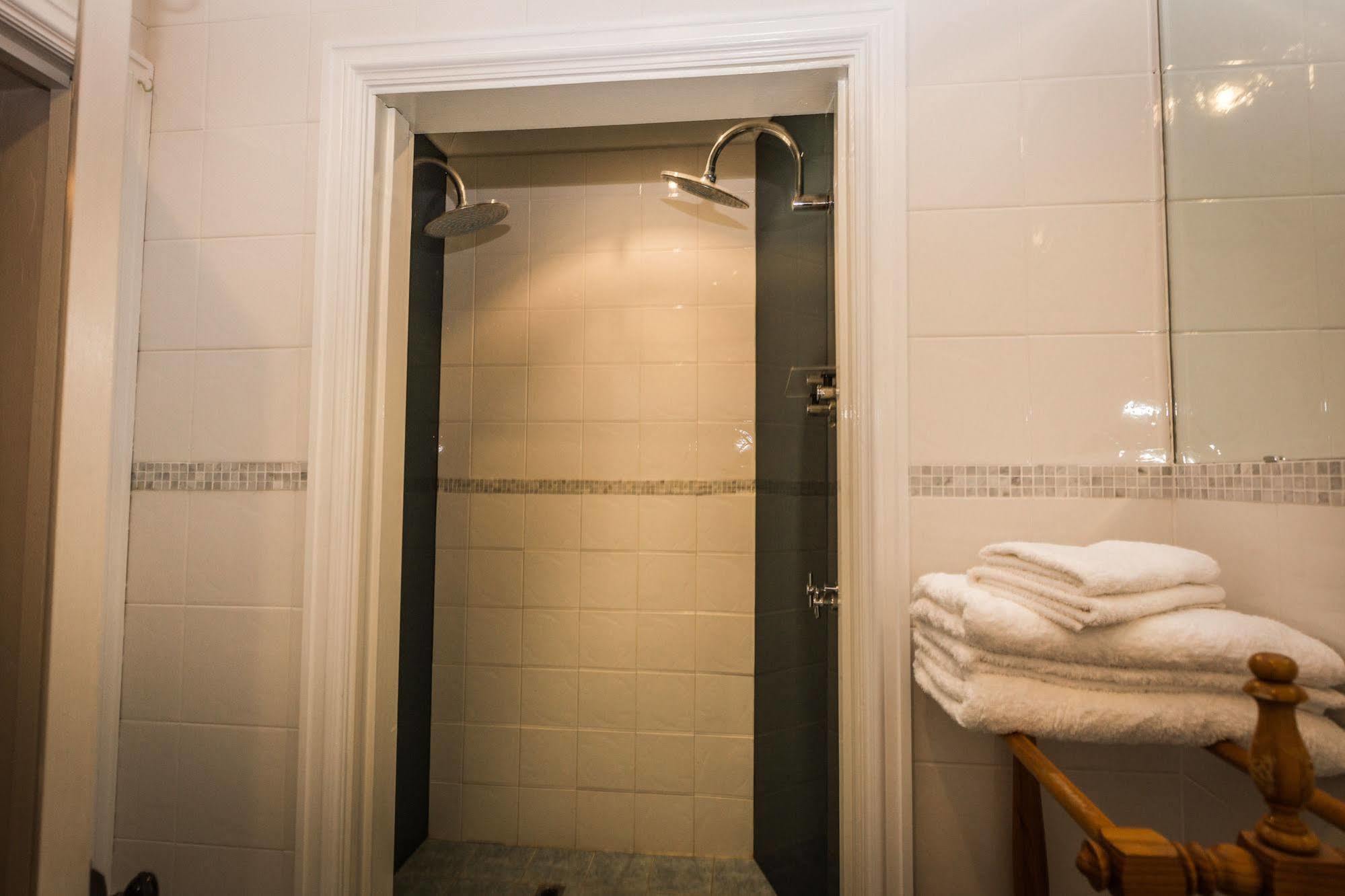 Suites On Avon York Eksteriør bilde